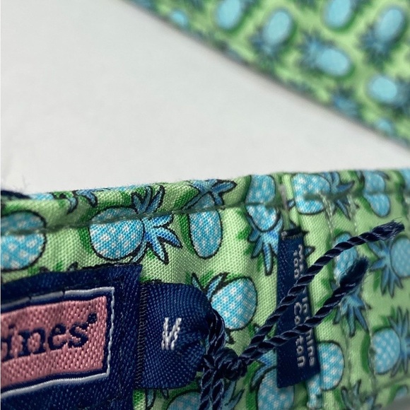 Vineyard Vines Green Blue Pineapple Textile Belt with Chromed Buckle NWT Sz Med - Picture 10 of 11